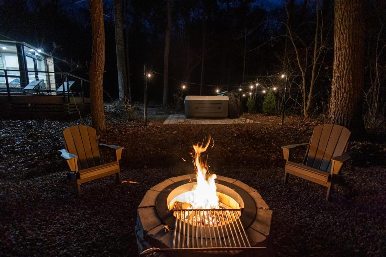 Riverside Tiny Cabin W Hot Tub, Fire Pit, & Kayaks Rileyville Экстерьер фото