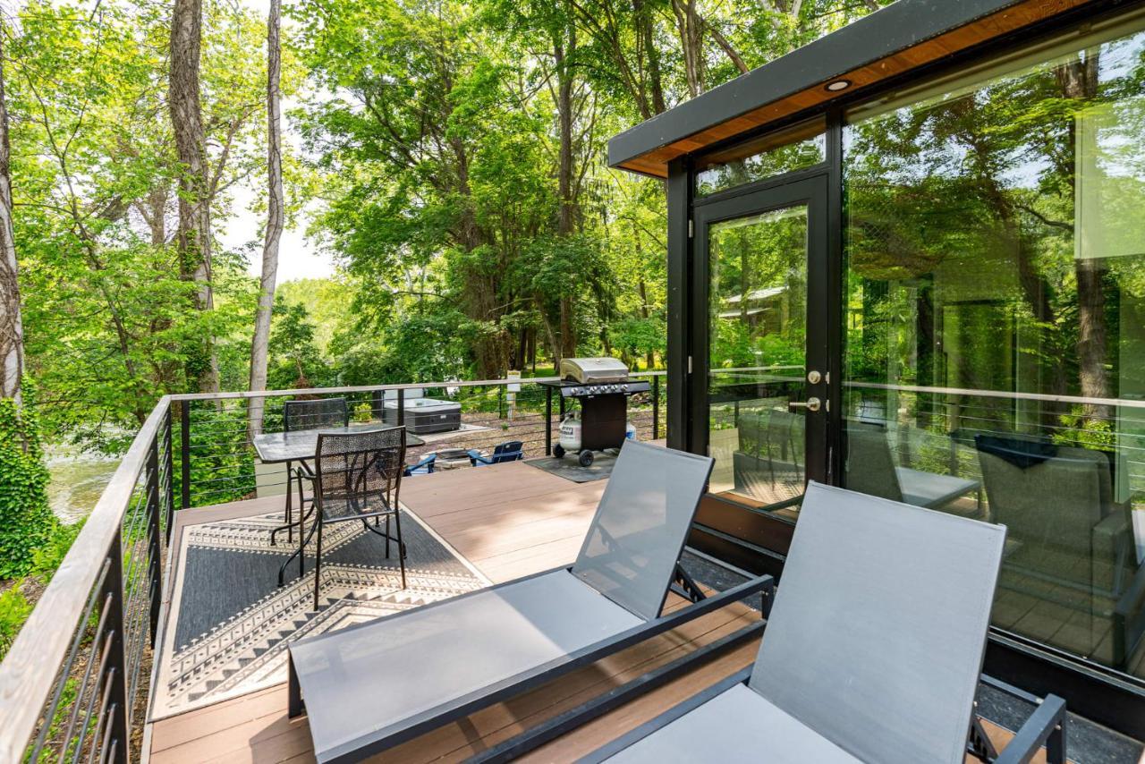 Riverside Tiny Cabin W Hot Tub, Fire Pit, & Kayaks Rileyville Экстерьер фото
