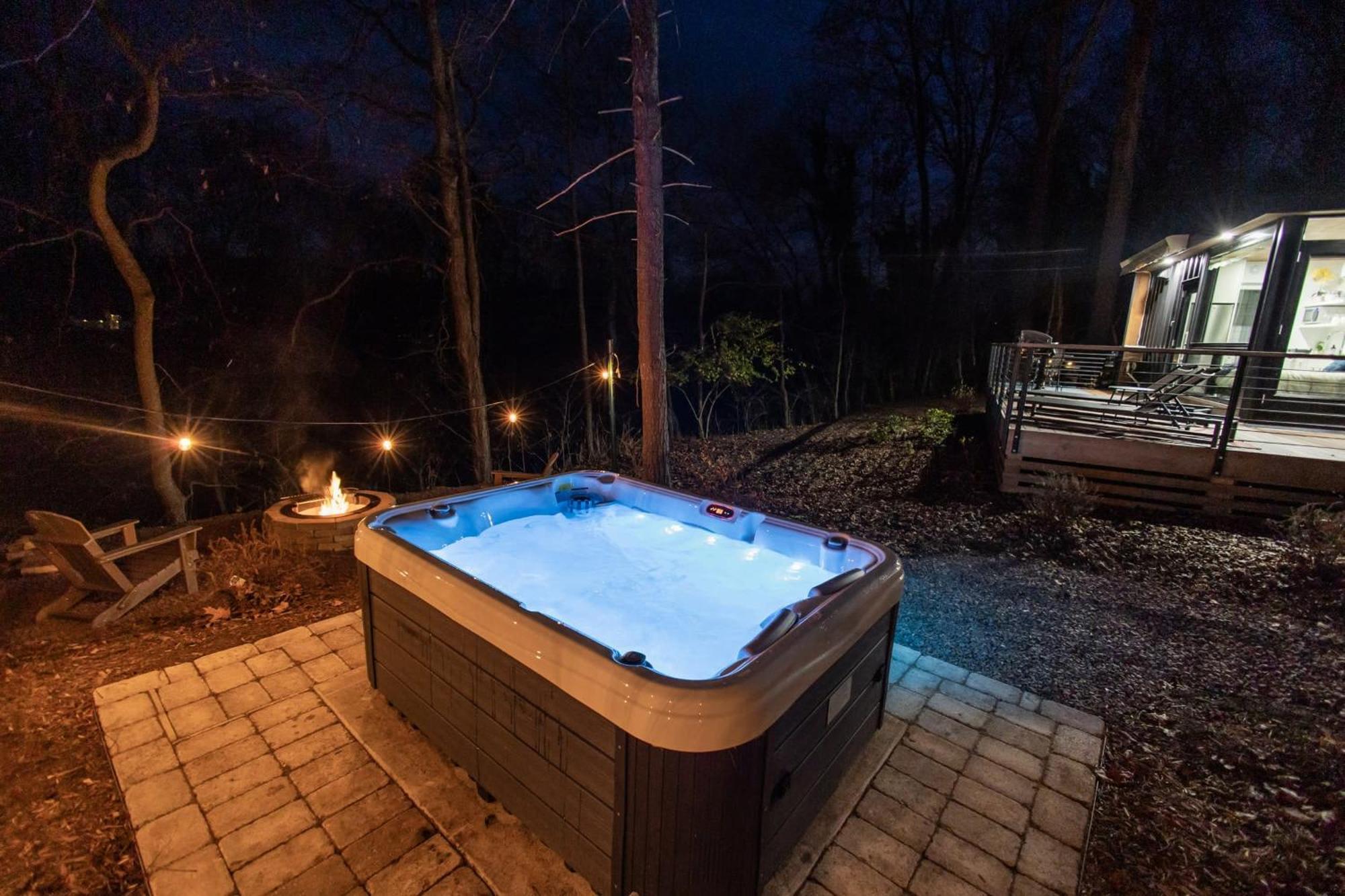 Riverside Tiny Cabin W Hot Tub, Fire Pit, & Kayaks Rileyville Экстерьер фото